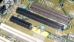 AGP 8x et PCI Express x16 sur la mme carte mre
